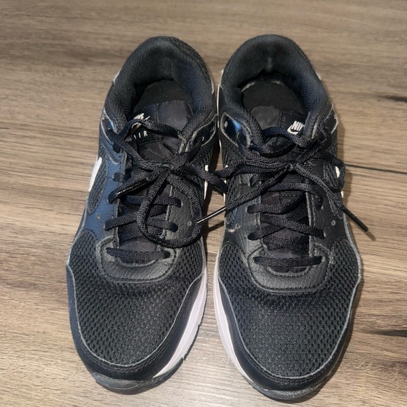 Nike Women’s Black and White Air Max SC Sneakers | Size 7 | Gently Used - Picture 2 of 8
